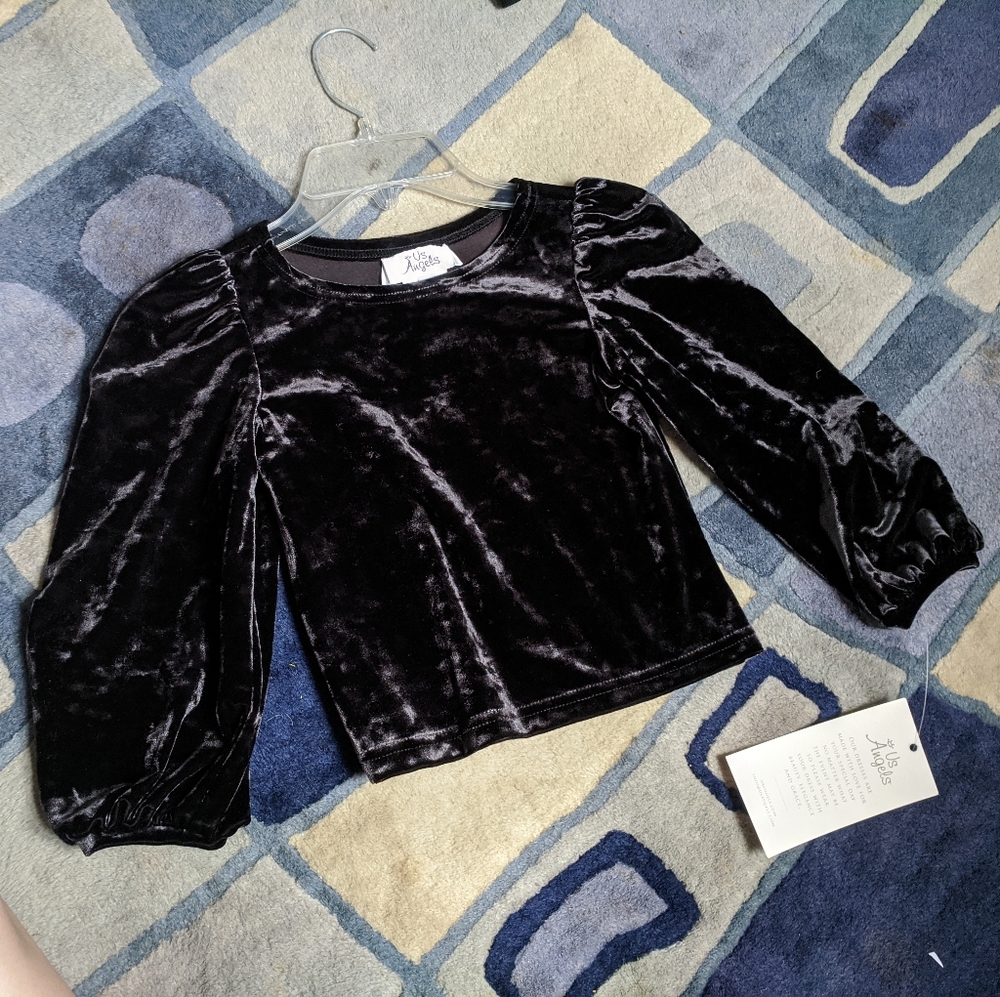 New Adorable girls puffy shoulders Velvet top shirt size 4 black dressy